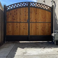 Gates/ Puertas