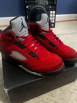 Air Jordan 5 retro raging bulls. Size 5