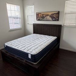 Queen bed with matress