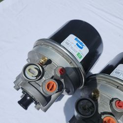 Bendix AD-IP Air Dryer Cartridge w/ Mounting Bracket