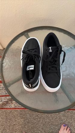 Black women’s platform pumas