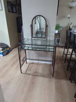 makeup vanity desk with mirror