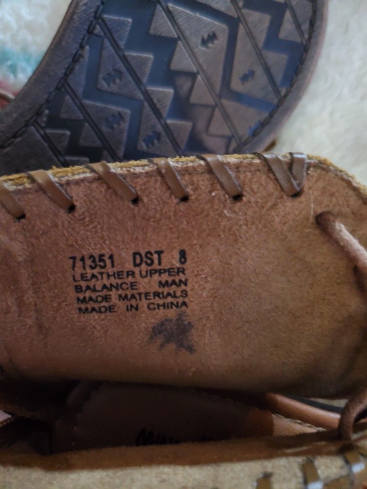 Minnetonka Sandal Size 8
