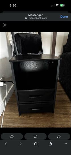 Set of 2 matching end tables/night stands