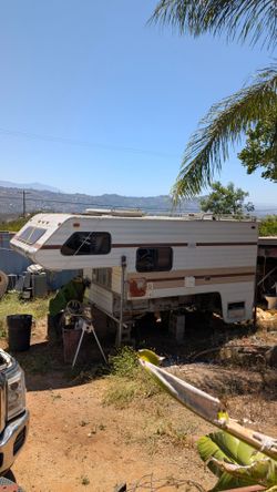 86 lance camper