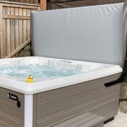 Hydraulic Hot Tub Cover Lifter (Like New)