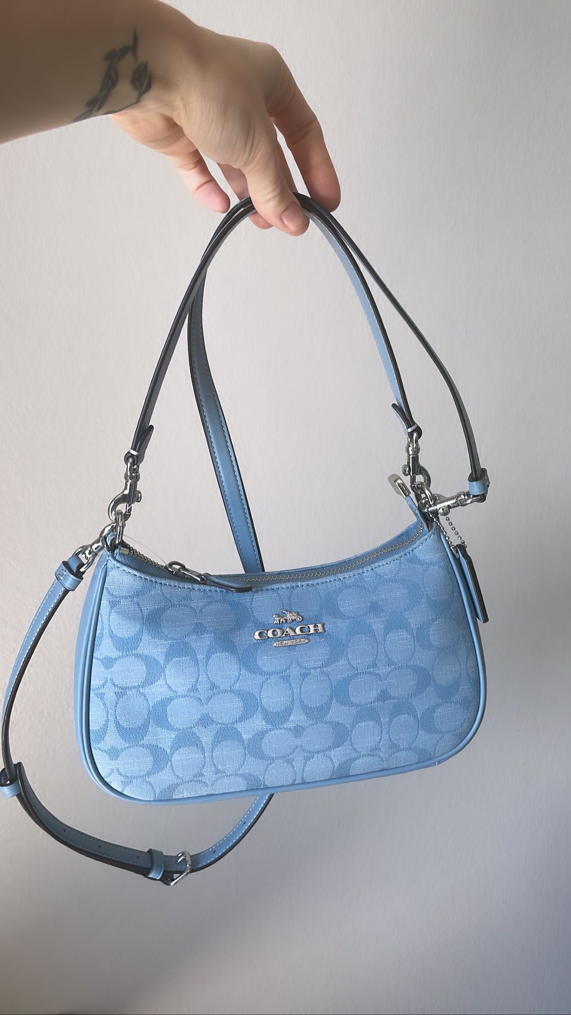 COACH TERI SHOULDER BAG IN SIGNATURE CHAMBRAY CH139 SVM6A