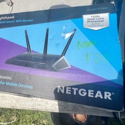 Net gear Nighthawk Gaming And Streaming Amplifier Wi-Fi