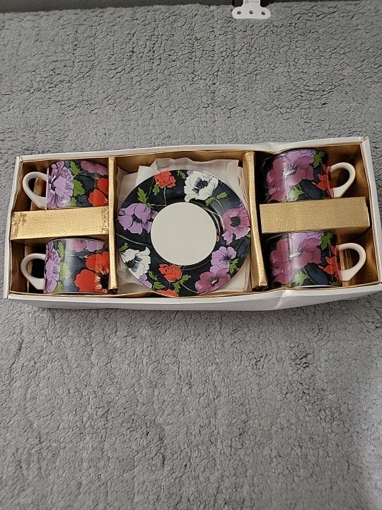 Hancook Cup & Saucer Set ( Setting For 4) Floral Design Vintage (V)