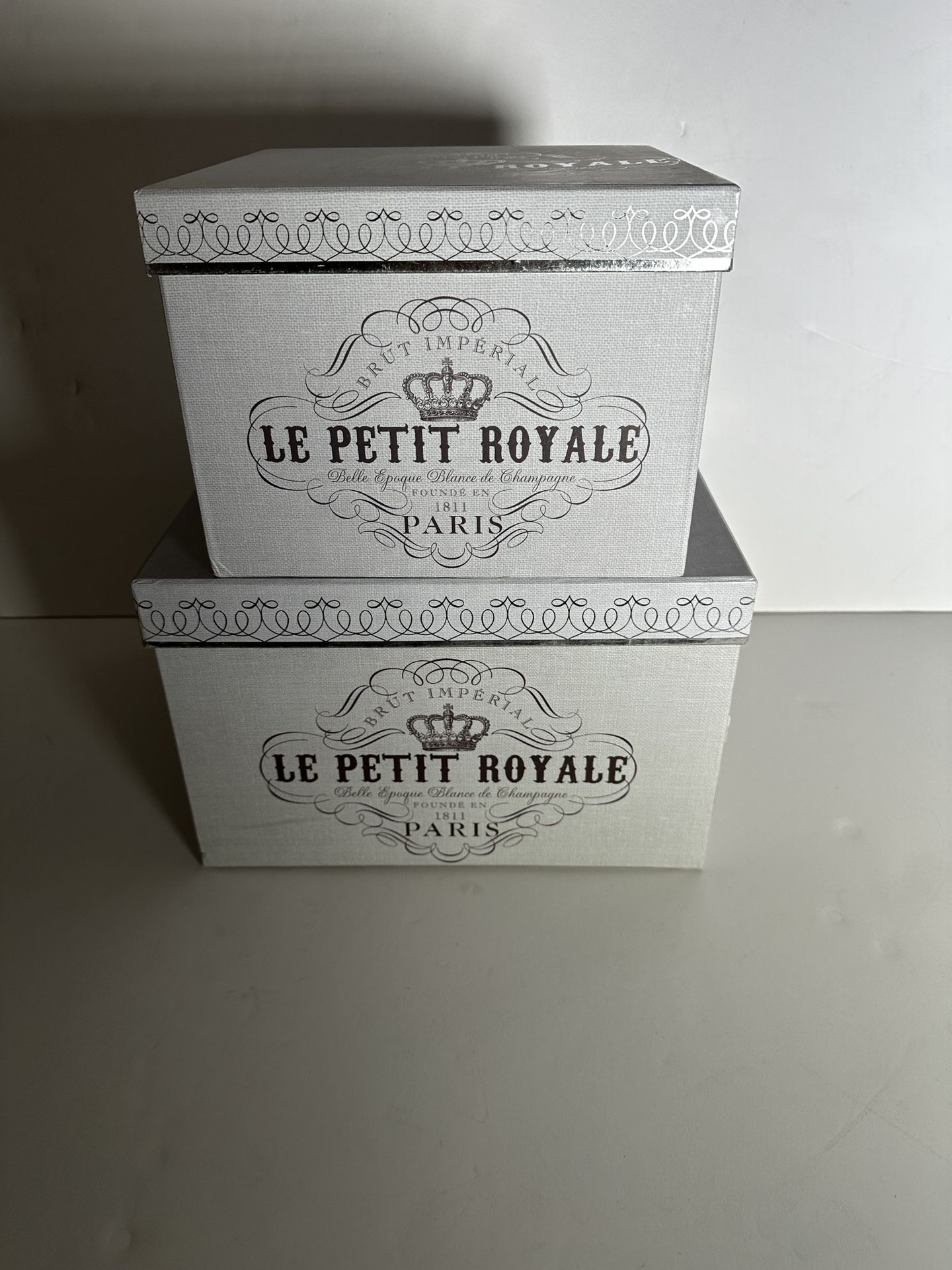 Le Petit Royale Paris silver and light gray/off-white storage containers box set