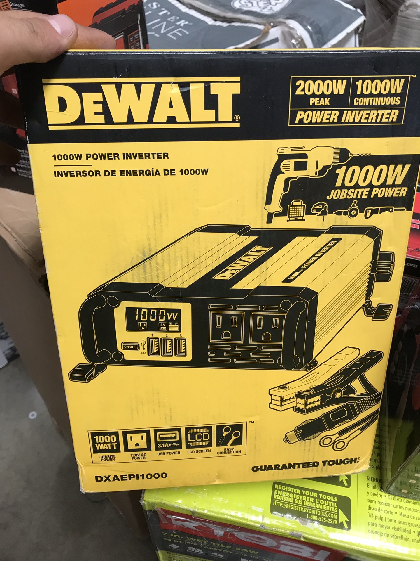 DEWALT 1000-Watt Power Inverter