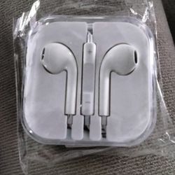 New Apple Earpods With Charger 