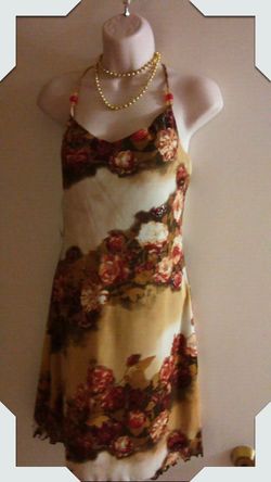 Bonito Vestido floreado como nuevo.