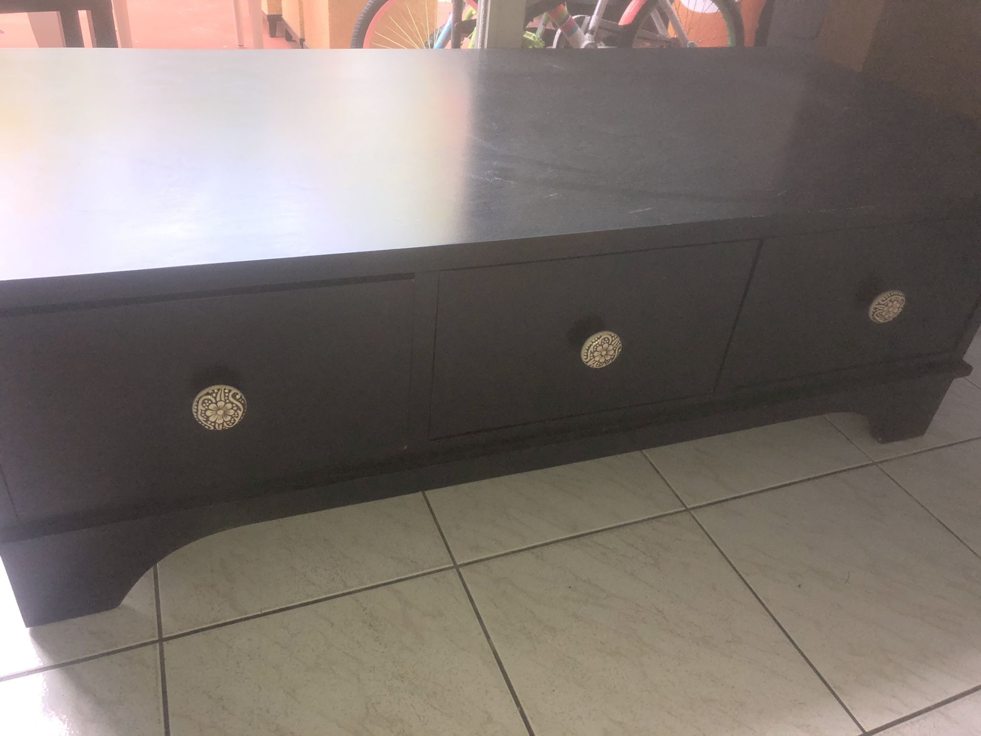 Free 3 drawer coffee table, 4 toddler chairs, and two ikea side table