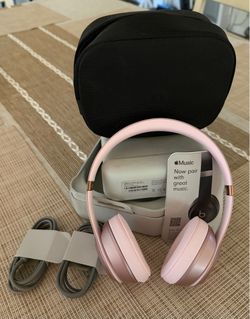 Beats Solo 4 - Wireless On-Ear Bluetooth Headphones in Metallic Pink