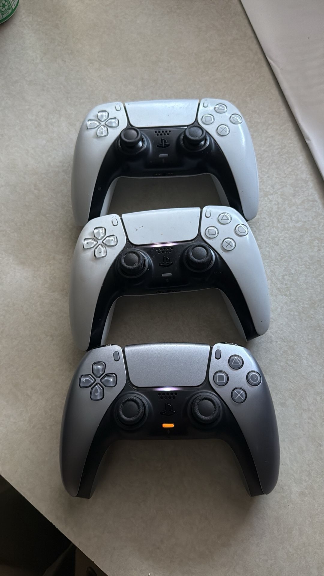 3 Ps5 Controllers