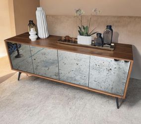 Gorgeous! Free Delivery! Mid-century modern sideboard / Credenza!