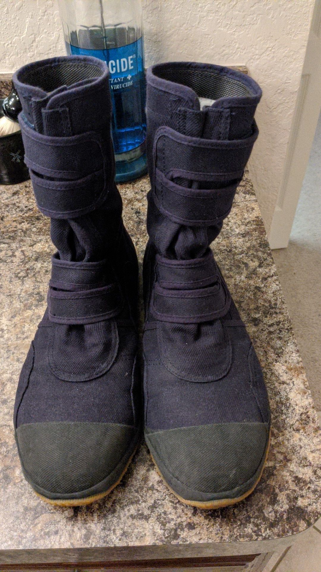 Composite hard toe ninja construction boots from Japan