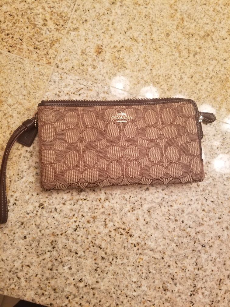 AUTHENTIC Coach clutch/wallet.