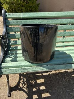 Black enamel pot