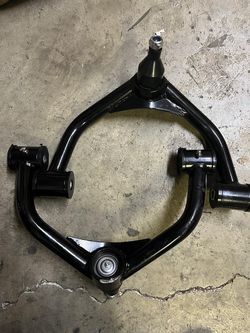 LA Zona Auto Parts 11 to 19 Chevy Silverado Sierra 2-4 in. Lift Front Upper Control Arms Brazos de control