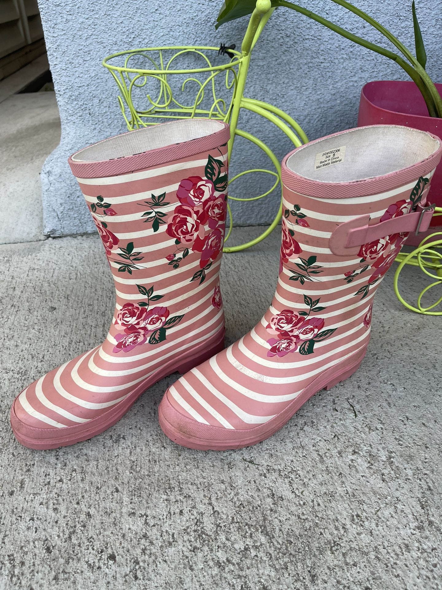 Women’s Rain Boots 🥾 size 8 Pink