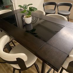 Dining Table With x8 Chairs