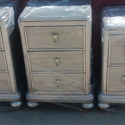 3 Beautiful Dressers or or End Tables all 3 for $140😍