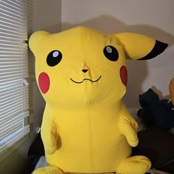 Huge POKEMON PIKACHU