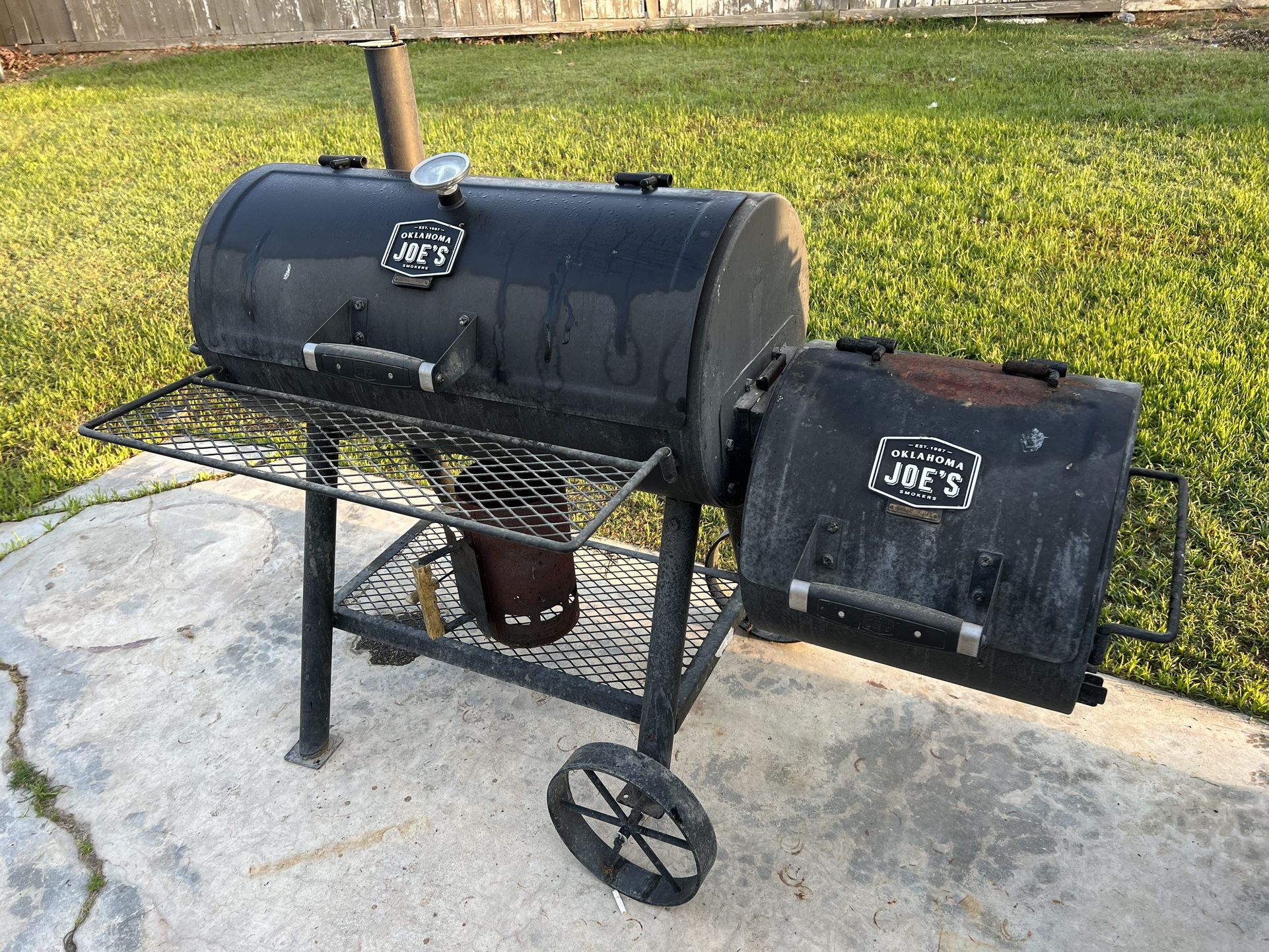 Oklahoma Joes Smoker.