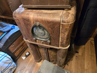 Lot Of 9 Vintage Radios