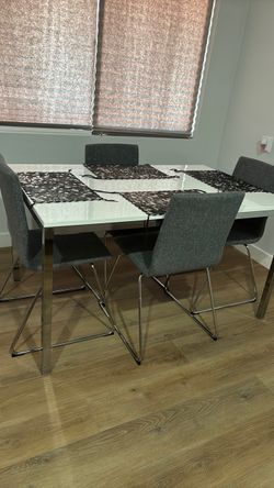 Small dinner table with four chairs/ gray seats cushion