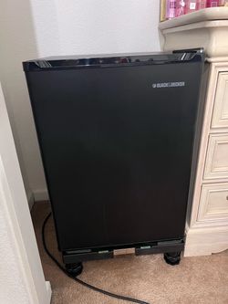 Mini fridge