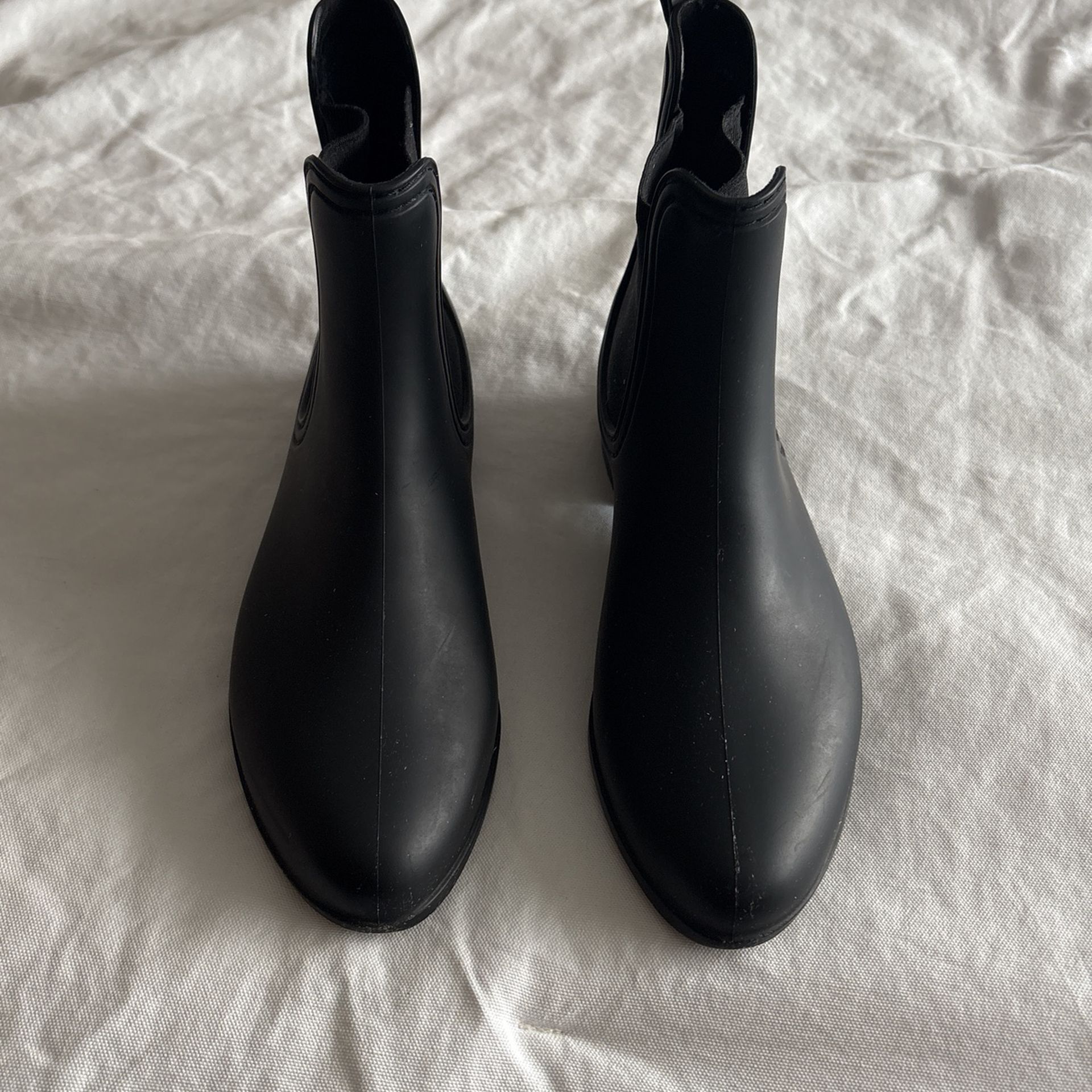 Rubber Mid Boot , Good In Snow Or Rain