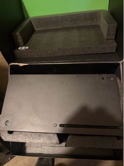 Xbox series x ( no controllers ) just the HDMI and power cable