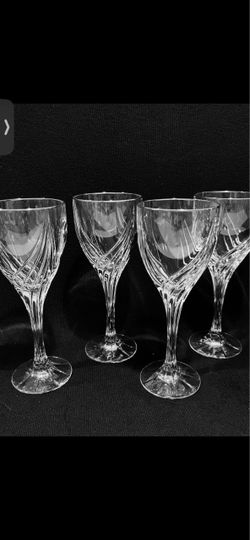 Vintage LENOX Debut Gold Crystal Wine Glasses Set of 4. Beautiful and very elegant Crystal glasses by Lenox are in excellent condition. Size is 7-3/8”