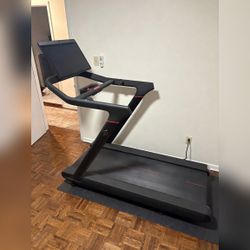 Peloton Tread, Includes Mat - Excellent - 2022 - Raleigh, NC