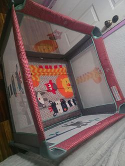 Baby play pen