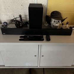LG Sound Bar With Mount
