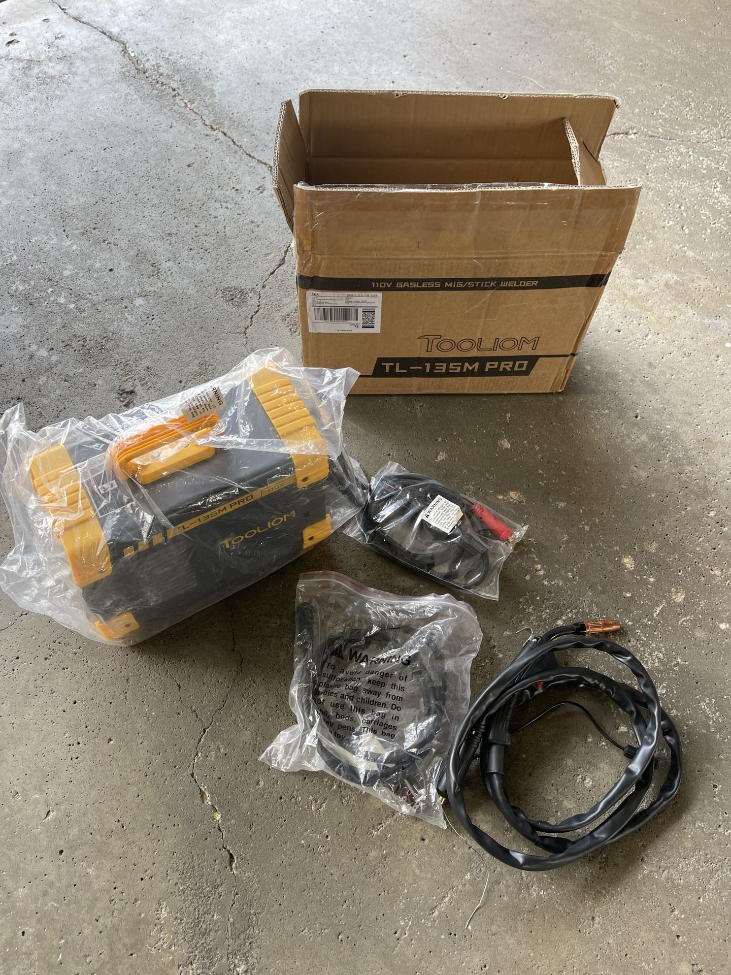 TOOLIOM 135A Gasless Flux Core MIG Welder 110V MIG Welder Flux MIG/Lift TIG/S...