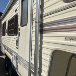 1987 Vacationer 5th Wheel 