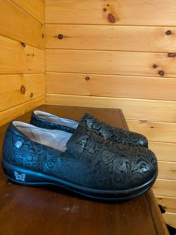 Alegria Women’s Slip-On Comfort Shoes Black Floral Tooled Leather Round Toe 10.5