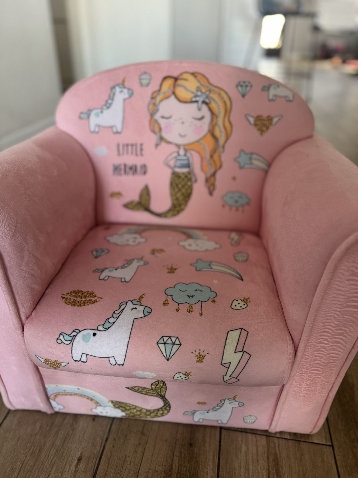 Girls Room Little Sofa Chair