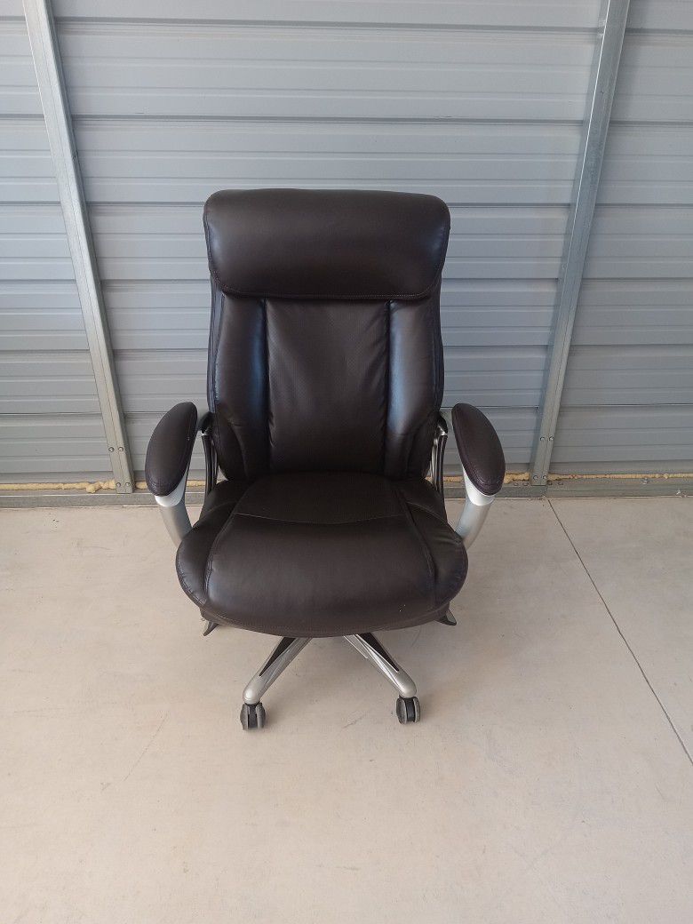 Lazy Boy Big & Tall Executive Office Chair ( Free Delivery If Needed)