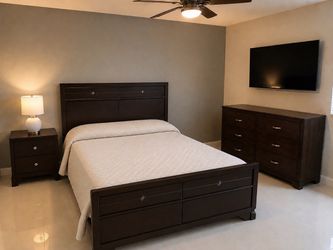 Queen bedroom set