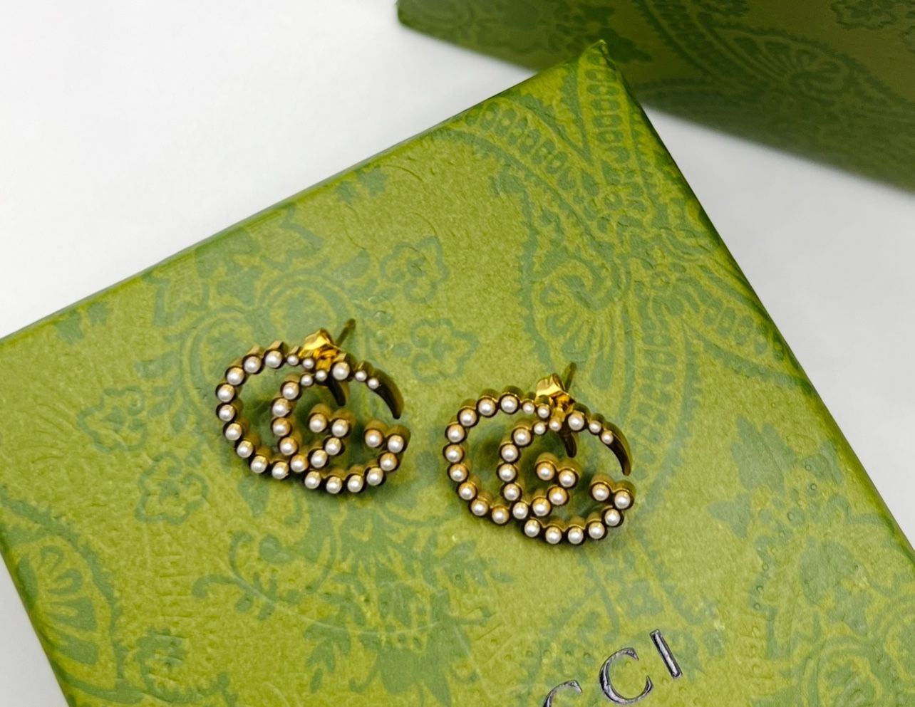 GG Pearl Gold Stud Earrings