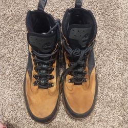 Man Timberland Size 13 It Needs The Insoles 