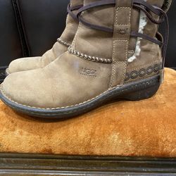 FIRM ON PRICE  UGG WOMENS KONA 5155 SIZE 7 BROWN LEATHER SHEEPSKIN LINED BOOTS GENTLY USED EXCELLENT CONDITION