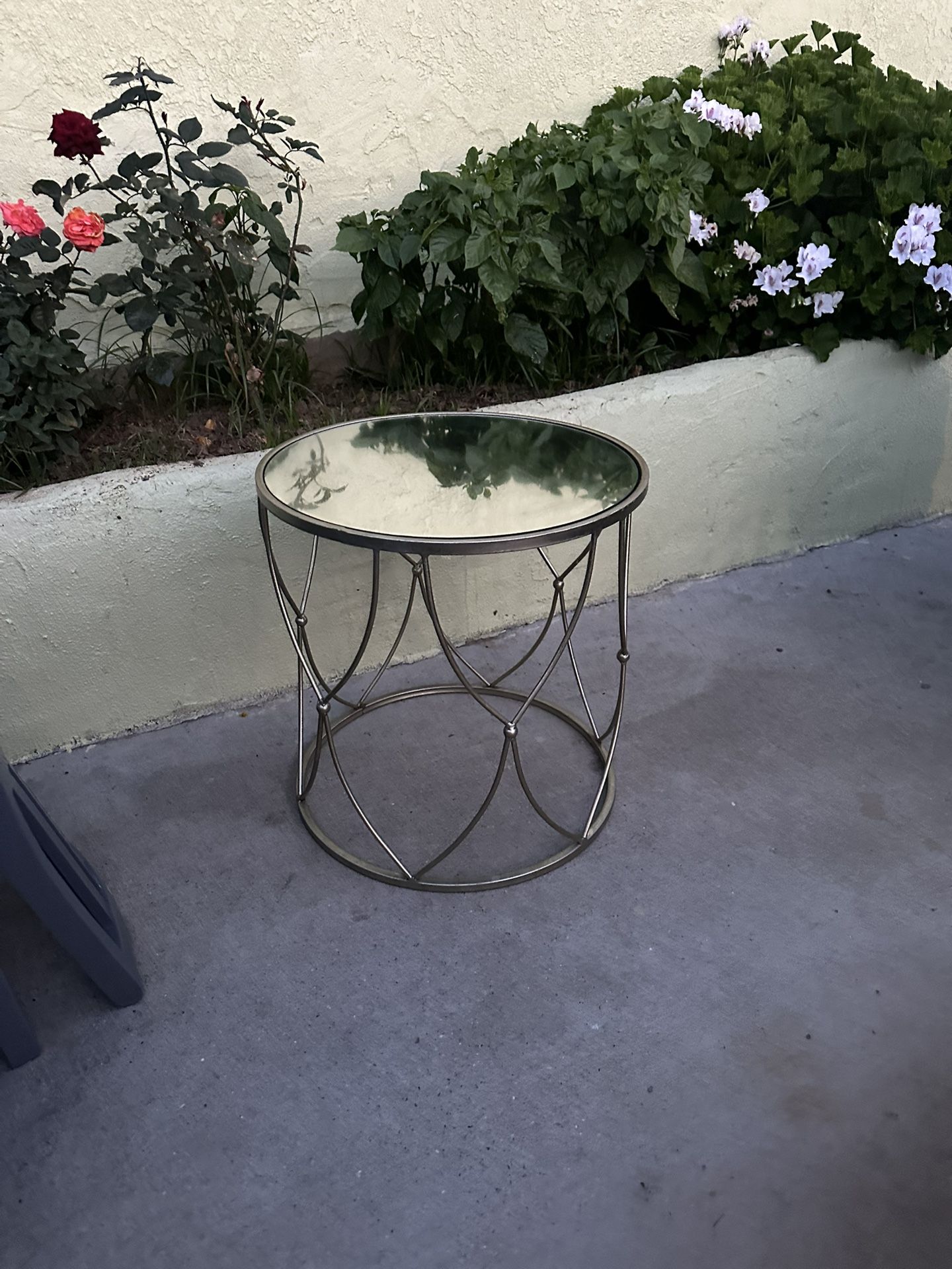 Side Table Mirrored Top