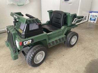 Children's four-wheel electric vehicle